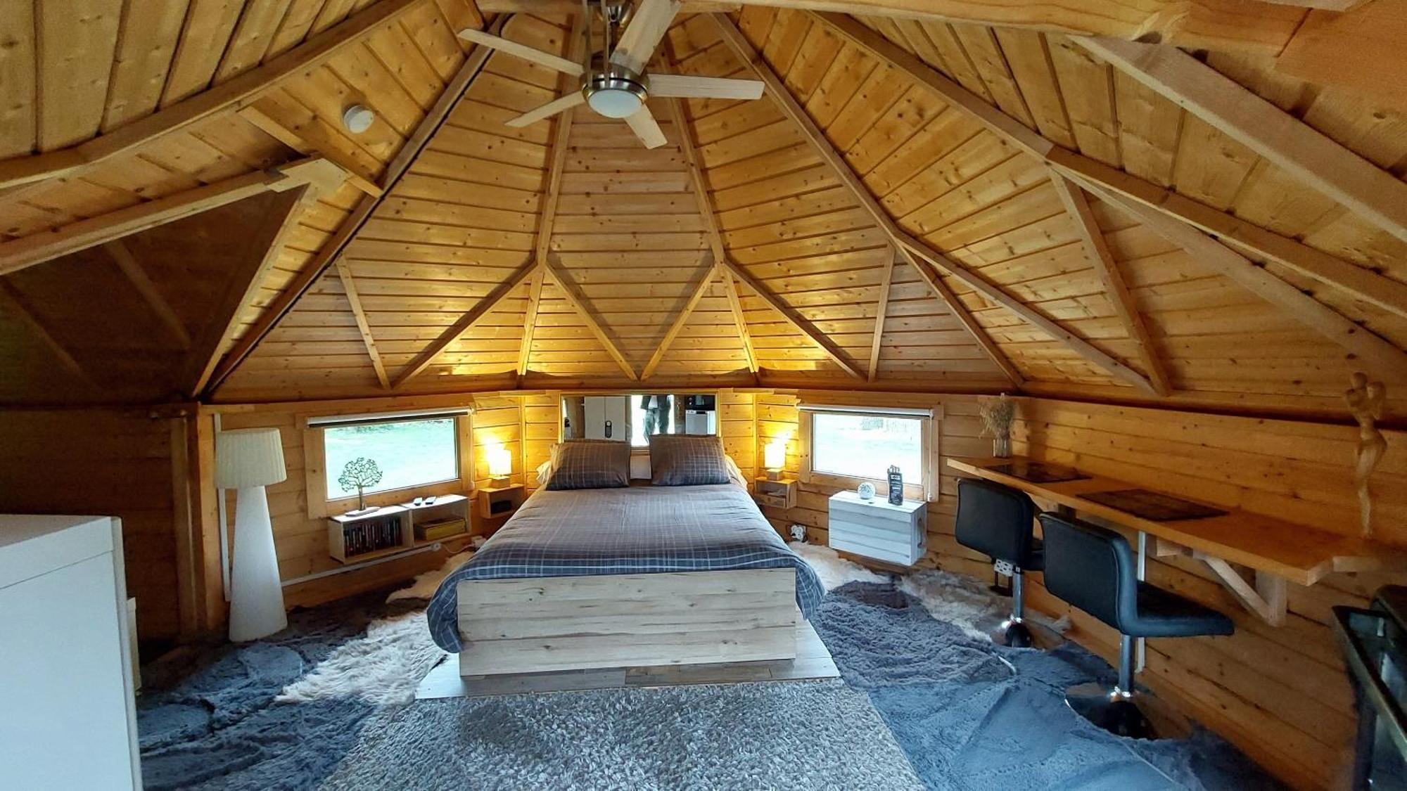 Bed & Breakfast La Longere Des Nuits De Varenne